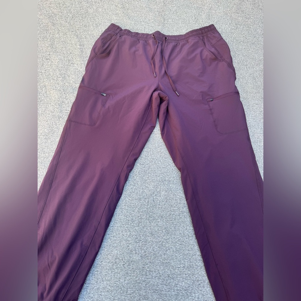 Eddie Bauer Women's Cargo Pants in Rich Purple